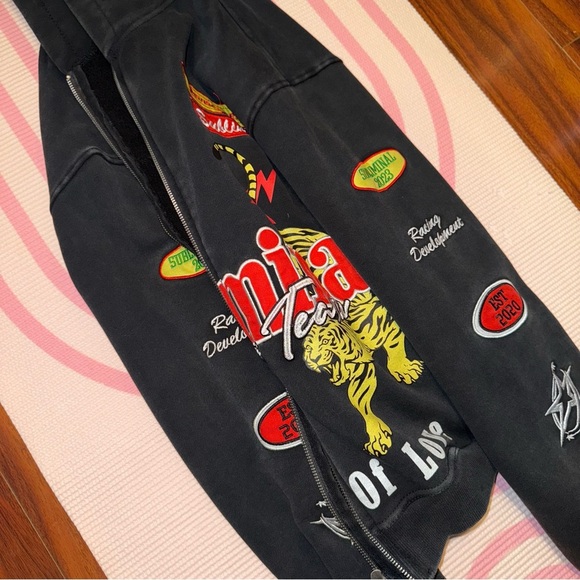 PacSun Black Oversize Graphic Sweater - Picture 1 of 11